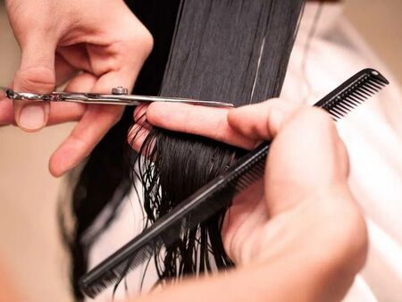 Румен Радев отвори салон, ставал фризьор 1 image