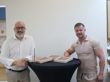 Когато неонът и шоколадът се срещнат, се получава перфектната иновация 4 image