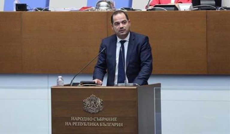 Министър-Стоянов-за-побоя-на-„Кайт-бар“-край-Созопол:-МВР-ще-поеме-финансовите-разходи,-свързани-с-оперативното-лечение-на-момчето